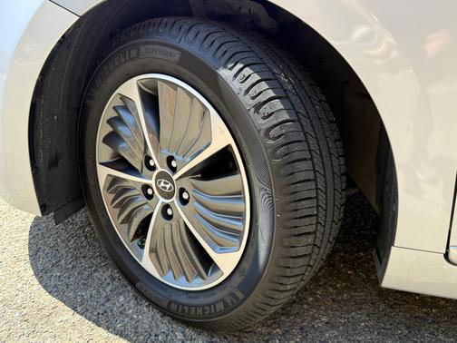 Silver 2020 Hyundai IONIQ Plug-In Hybrid SE