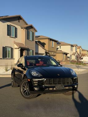 2018 Porsche Macan Macan Sport Edition