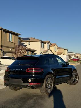 2018 Porsche Macan Macan Sport Edition