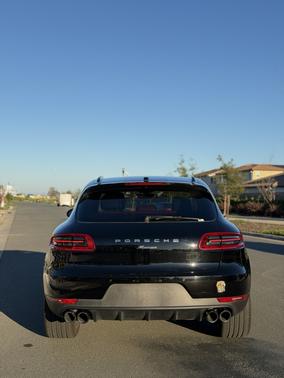2018 Porsche Macan Macan Sport Edition