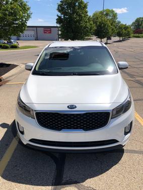 White 2016 Kia Sedona SX