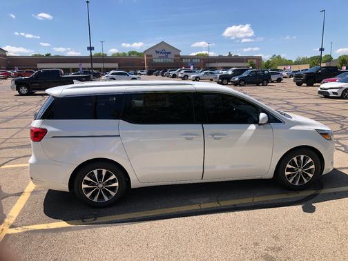 White 2016 Kia Sedona SX