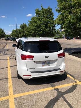 White 2016 Kia Sedona SX