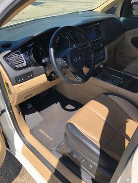 White 2016 Kia Sedona SX