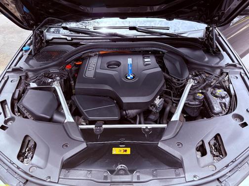 Gray 2019 BMW 530e iPerformance