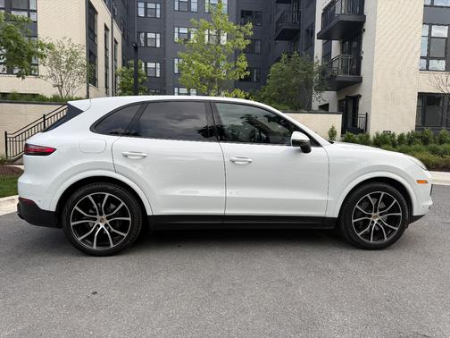 White 2023 Porsche Cayenne Cayenne S Platinum Edition