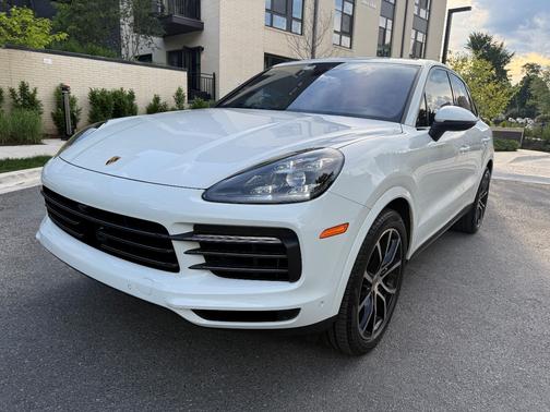 White 2023 Porsche Cayenne Cayenne S Platinum Edition