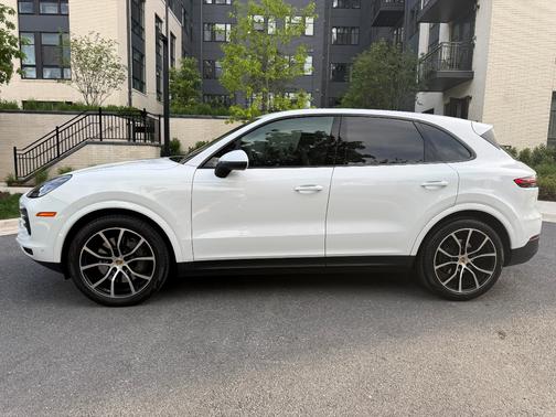 White 2023 Porsche Cayenne Cayenne S Platinum Edition