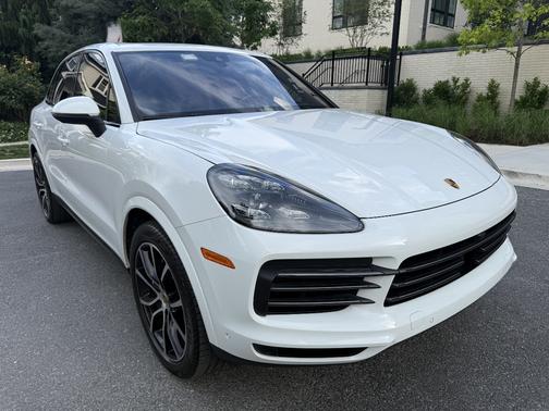White 2023 Porsche Cayenne Cayenne S Platinum Edition