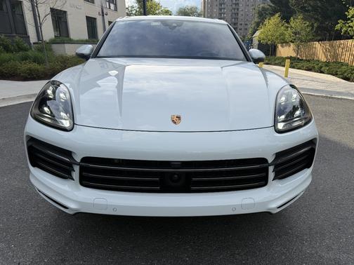 White 2023 Porsche Cayenne Cayenne S Platinum Edition