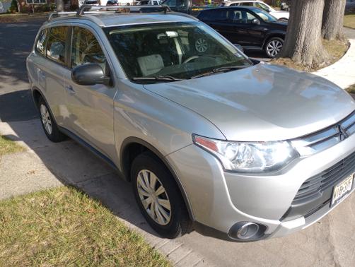 2015 Mitsubishi Outlander ES