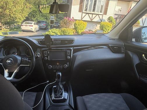 Black 2017 Nissan Rogue Sport SV
