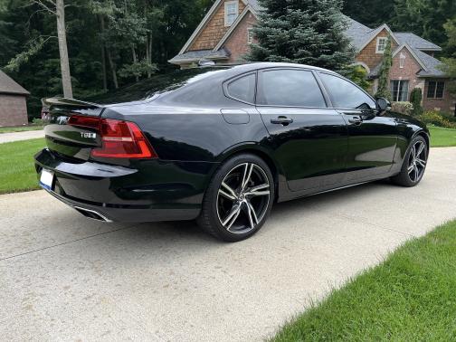 2020 Volvo S90 Recharge Plug-In Hybrid T8 R-Design
