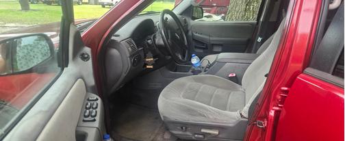 Red 2005 Ford Explorer XLT