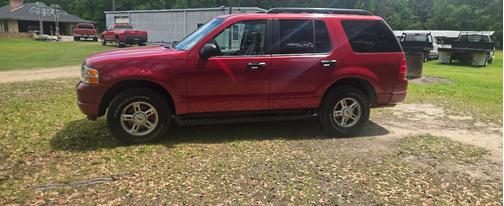 Red 2005 Ford Explorer XLT