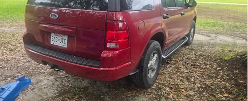 Red 2005 Ford Explorer XLT
