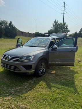 Gray 2016 Volkswagen Touareg TDI Lux