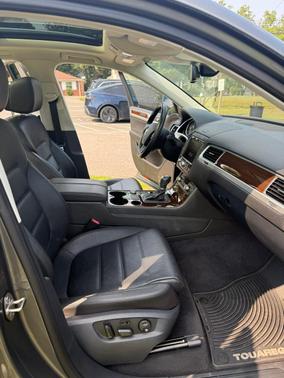 Gray 2016 Volkswagen Touareg TDI Lux
