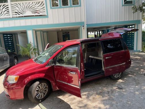 2015 Chrysler Town & Country Touring-L
