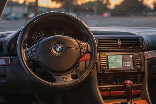 2000 BMW 740 i