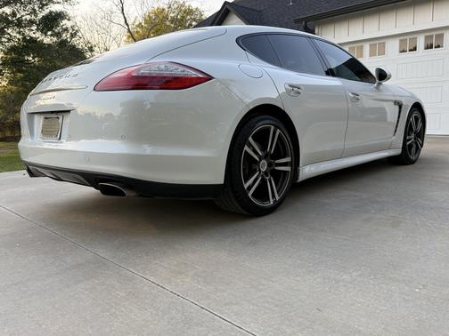 2013 Porsche Panamera Panamera 4 Platinum Edition