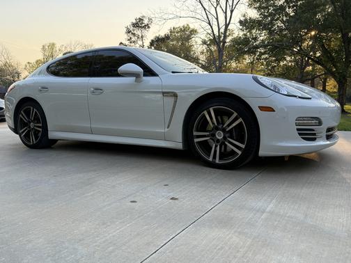 2013 Porsche Panamera Panamera 4 Platinum Edition