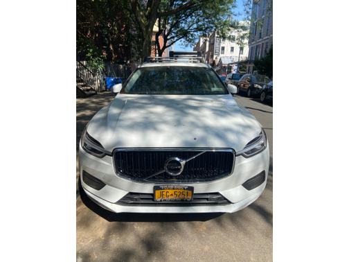Photo 1 of 17 of 2019 Volvo XC60 T5 Momentum