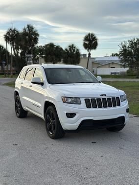 White 2015 Jeep Grand Cherokee Altitude