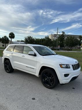 White 2015 Jeep Grand Cherokee Altitude