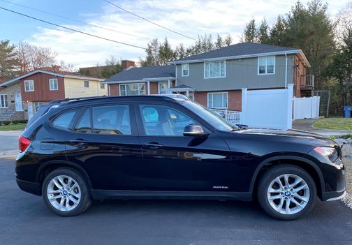 Photo 2 of 9 of 2015 BMW X1 xDrive 28i