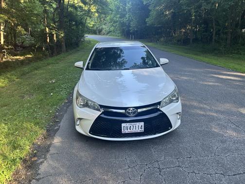 White 2017 Toyota Camry LE