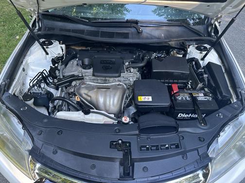 White 2017 Toyota Camry LE