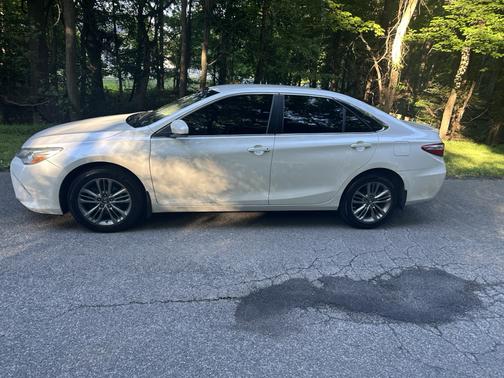 White 2017 Toyota Camry LE