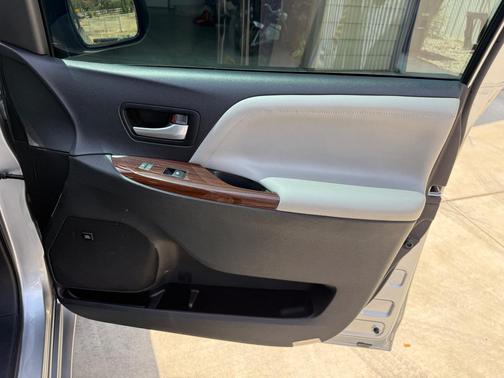 Silver 2015 Toyota Sienna Limited