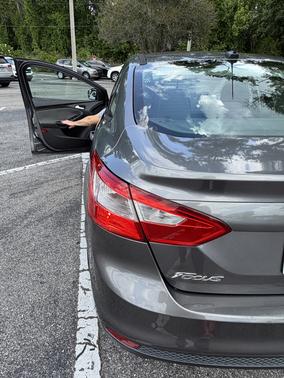 Gray 2014 Ford Focus SE