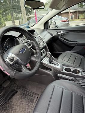 Gray 2014 Ford Focus SE