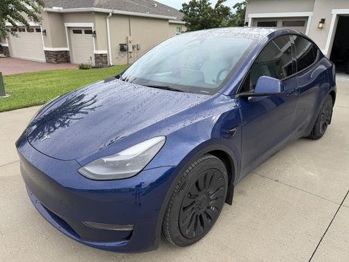Blue 2023 Tesla Model Y Performance
