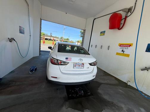 White 2018 Toyota Yaris iA Base