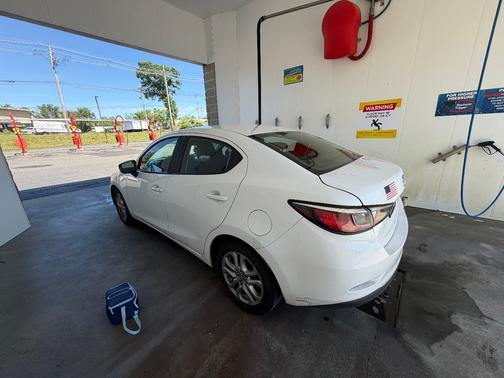 White 2018 Toyota Yaris iA Base