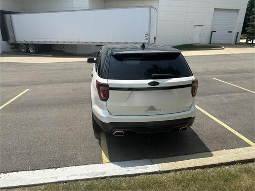 White 2017 Ford Explorer Sport