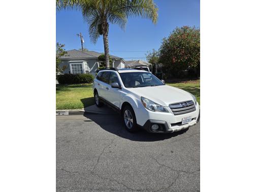 White 2014 Subaru Outback 3.6R Limited