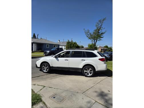 White 2014 Subaru Outback 3.6R Limited