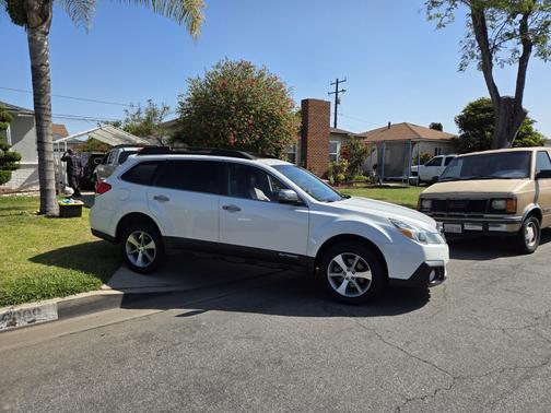 White 2014 Subaru Outback 3.6R Limited