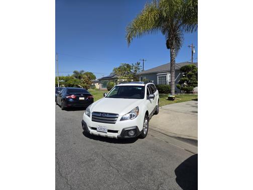 White 2014 Subaru Outback 3.6R Limited