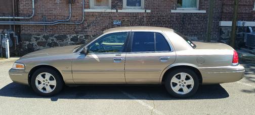 Gold 2003 Ford Crown Victoria LX Sport