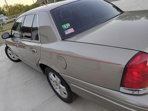 Gold 2003 Ford Crown Victoria LX Sport