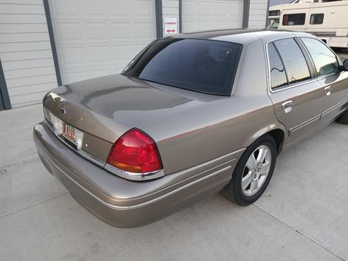 Gold 2003 Ford Crown Victoria LX Sport
