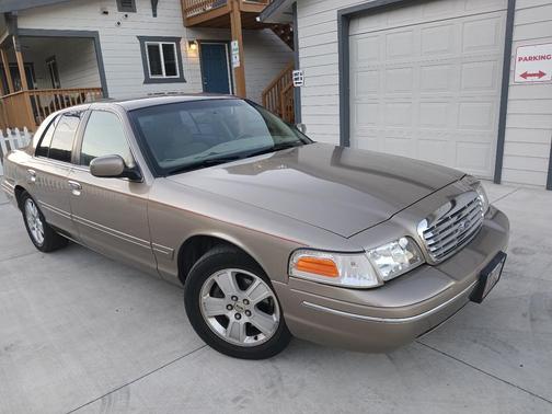 Gold 2003 Ford Crown Victoria LX Sport