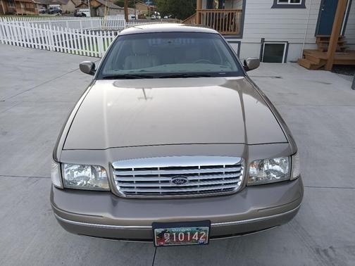 Gold 2003 Ford Crown Victoria LX Sport