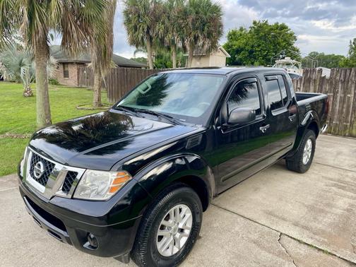 Black 2019 Nissan Frontier SV